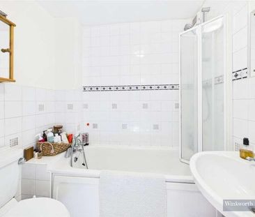 Lovelace Gardens, Surbiton, KT6 - Photo 1