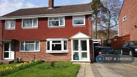 3 bedroom semi-detached house to rent - Photo 2