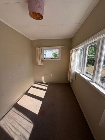 Spacious 4-Bedroom Home in Central Palmy - Photo 4