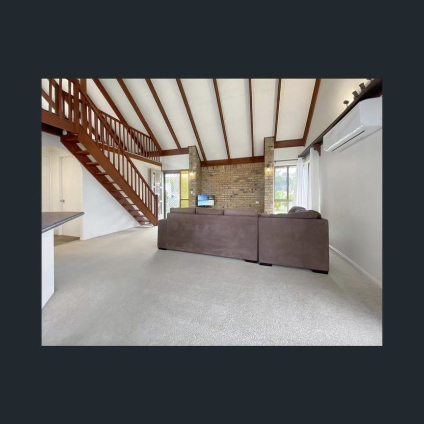 Great location with ocean views! Potential for dual living! - Photo 1