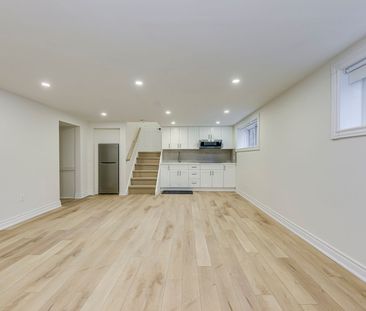 For Lease - 2420 Raymore Drive, Burlington, Ontario - Photo 2