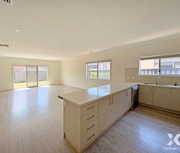 Family-Friendly Living in Featherbrook Estate - Photo 6