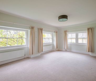 Charlton Park, Malmesbury - Photo 3