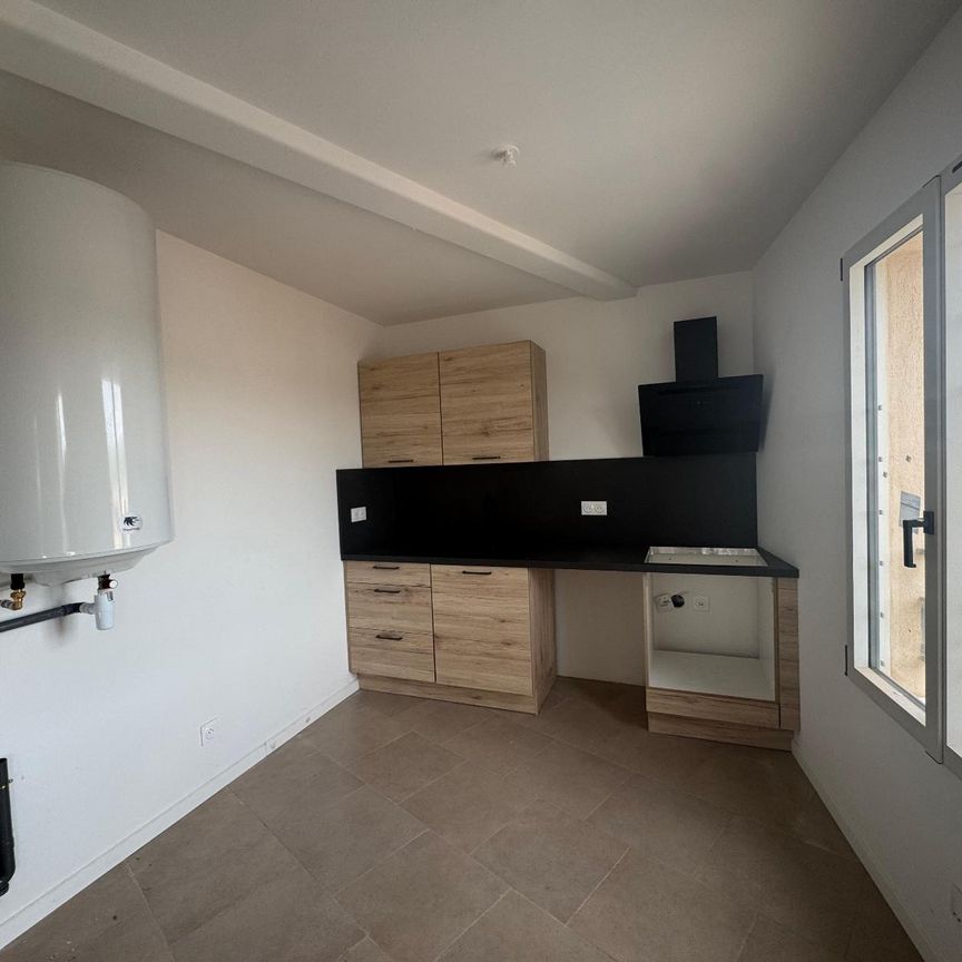 Location Appartement 2 pièces 45m² POURRIERES 83910 - Photo 1