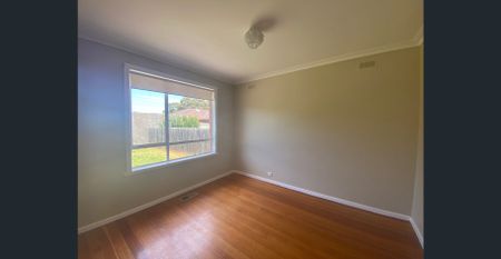 Within walking distance to Ginifer Train Station! - Photo 4