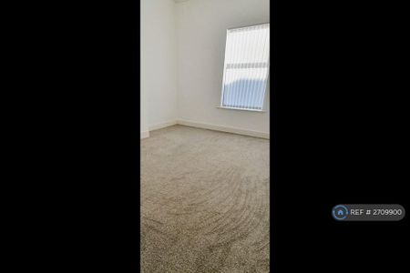 3 bedroom end of terrace house to rent - Photo 4