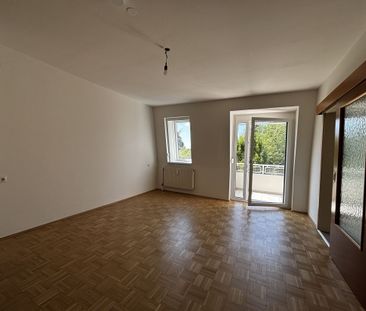 Helle 1,5-Zimmer-Dachgeschosswohnung mit Balkon und separater Küche - Photo 1