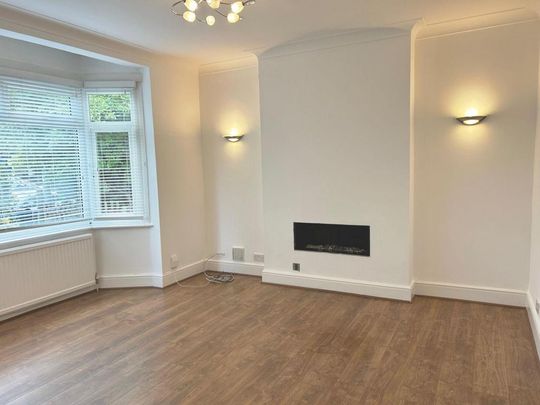 4 bedroom end of terrace house to rent - Photo 1