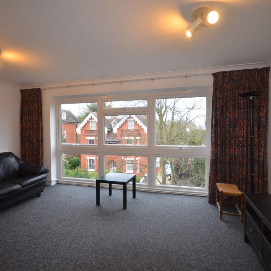2 bedroom Flat To Let - Photo 1