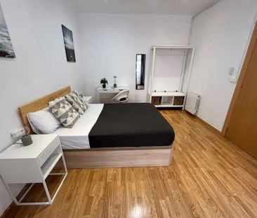 Carrer dOccident, L'Hospitalet de Llobregat, Catalonia 08903 - Photo 2