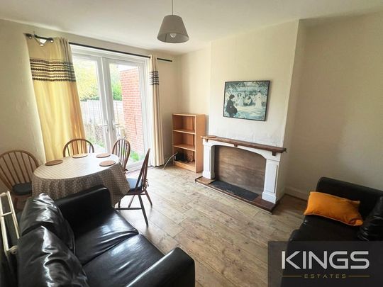 4 bedroom terraced house to rent - Photo 1