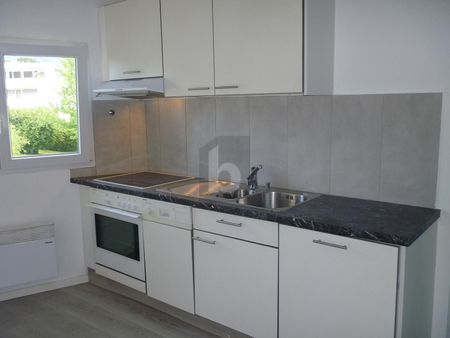 BIEN SITUÉ PROCHE DU LAC! - Photo 3