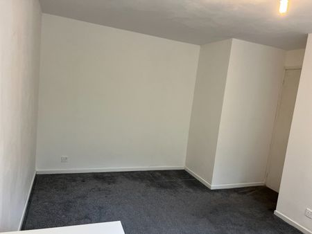 3 Bed Terraced House, Viaduct Street, M12 - Photo 5