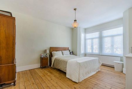3 bedroom flat to rent - Photo 5