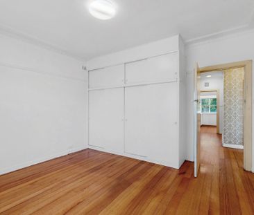 Spacious Family Home Just Minutes from Monash Uni - Photo 1