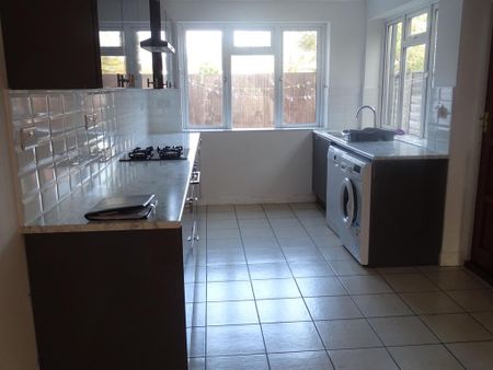 3 bedroom terraced house to rent - Photo 4