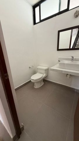 CASA EN RENTA, MONTEBELLO - Photo 5