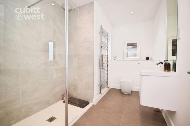 5 bedroom detached house to rent - Photo 1