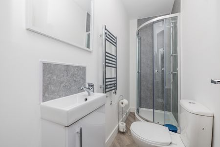 Hinckley HMO in a great location! - Photo 4