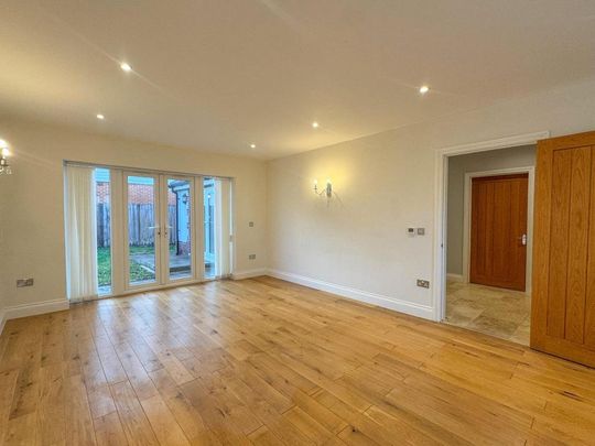 5 bedroom detached house to rent - Photo 1