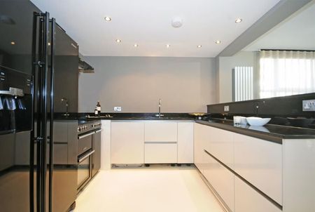 3 Bedroom Flat To Let - Photo 3