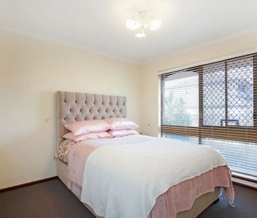 “Delightful light & bright villa with open plan living in attractiv... - Photo 1