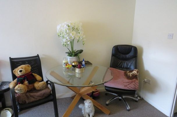 High Street, SPALDING - Photo 1