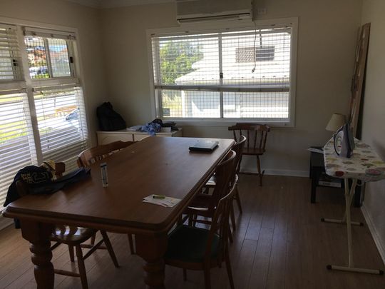 4-bedroom shared studio/granny flat, Coolangatta Road - Photo 1