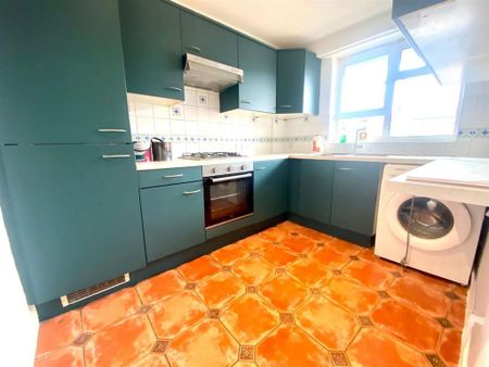 1 bedroom in a house share to rent - Photo 5