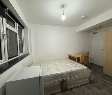 Studio Flat, High Road, IG1 - Photo 6