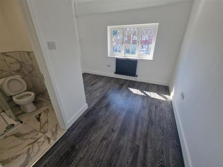 4 bedroom end of terrace house to rent - Photo 3