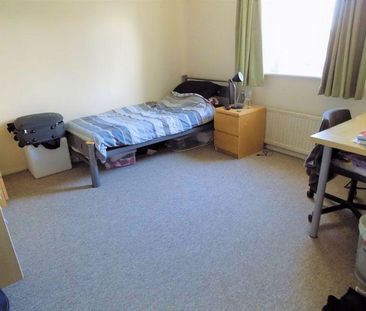 4 bedroom terraced house to rent - Photo 6