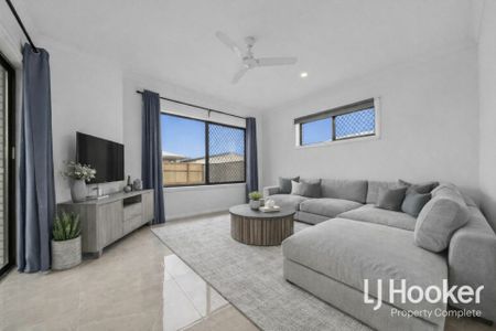 Sought After 5-Bedroom Home - Brand New - Large Corner Block with Side Access - Photo 5