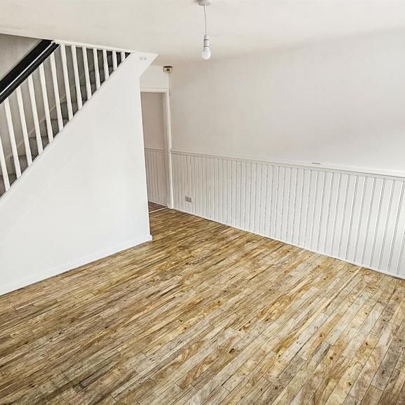 2 bedroom end of terrace house to rent - Photo 1