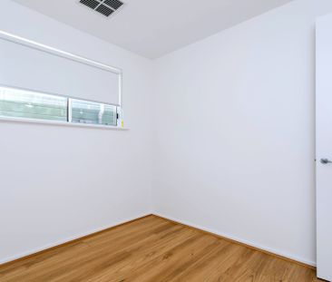 Modern 3 bedroom home, offering spacious and low maintenance living - Photo 3