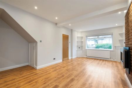 3 bed end of terrace house to rent in Union Road, Shirley, Solihull - Photo 2