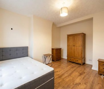 4 bedroom terraced house to rent - Photo 2