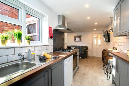 1 bedroom in a house share to rent - Photo 5