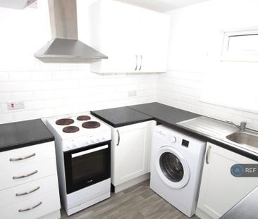 2 bedroom semi-detached house to rent - Photo 5