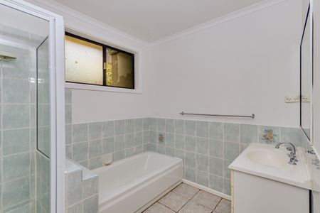 Four bedrooms and one Bathroom house in Lindisfarne Available NOW - Photo 4