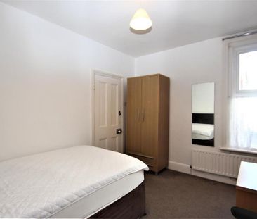 4 bedroom terraced house to rent - Photo 6