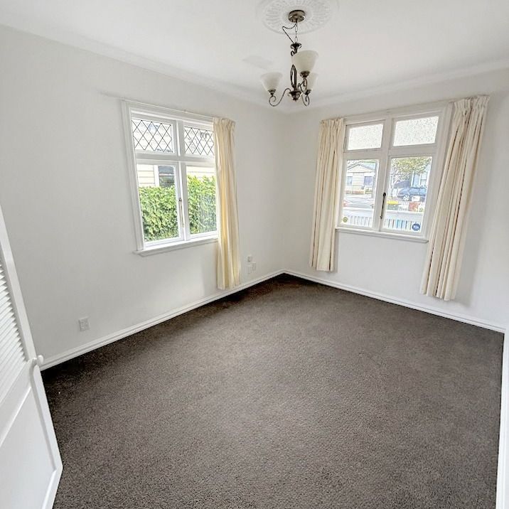 22 Riddlers Crescent, Petone - Photo 1