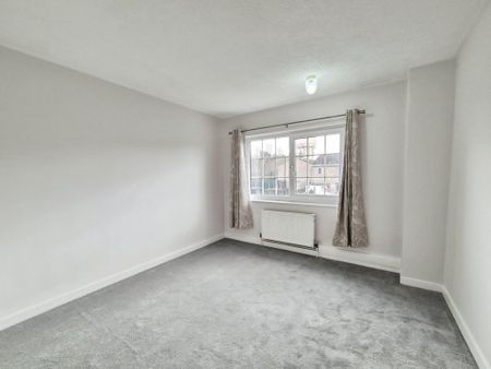 3 bedroom end of terrace house to rent - Photo 3