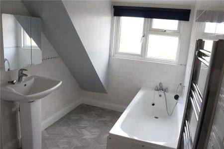 3 bedroom end of terrace house to rent - Photo 4