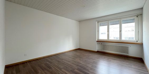 Situated in a sunny location with a seating area - Foto 3