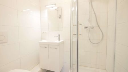 Möblierte 1-Zimmerwohnung mit schöner Küche und Terrasse - Photo 3