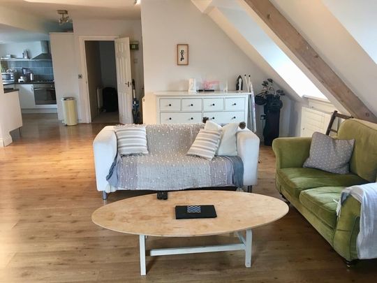 3 Bed Penthouse, Lenham Rd., SE12 - Photo 1