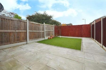 Taunton Road, Romford, Essex, RM3 - Photo 4