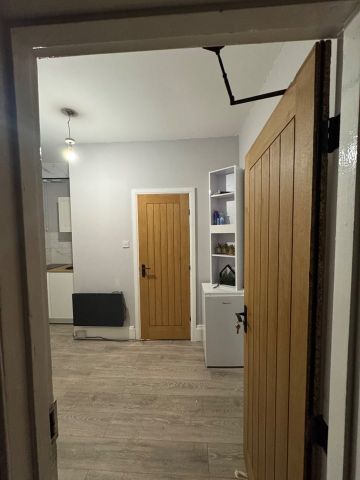 Studio Flat, Radstock Road, RG1 - Photo 3