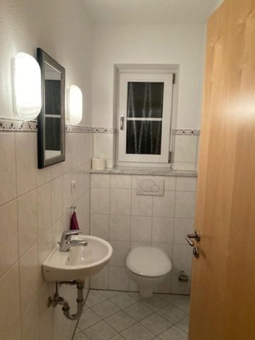 Eine Wohnung im Erdgeschoß - frei - Photo 2